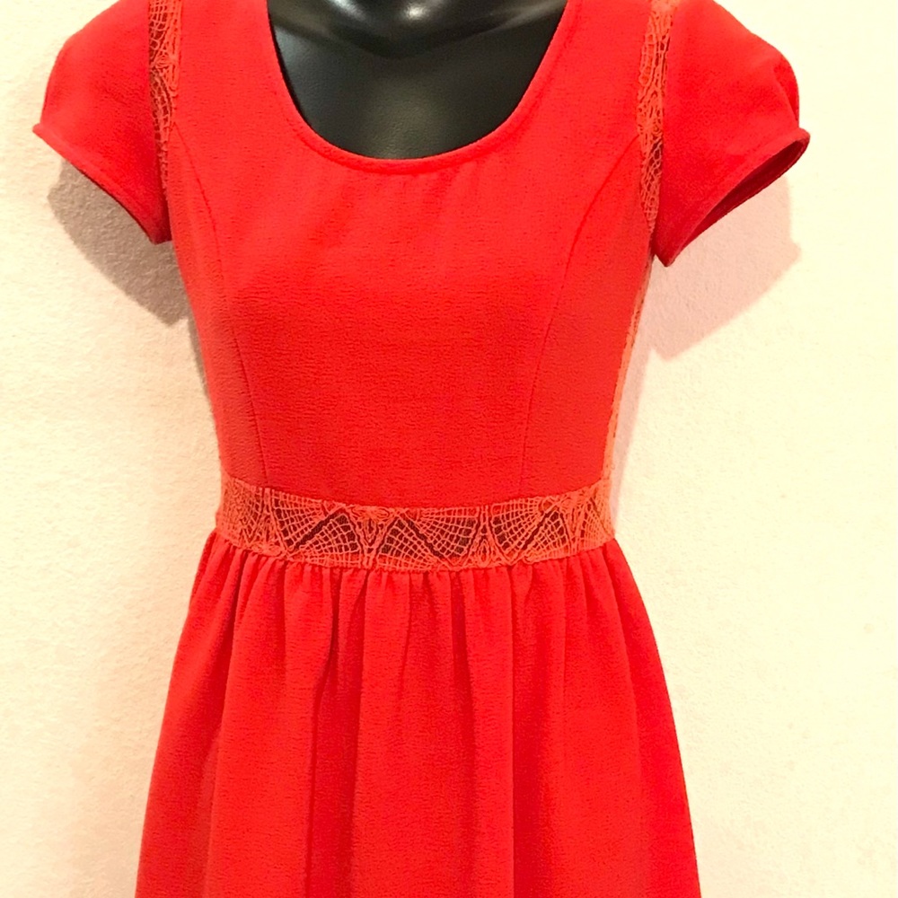 UO PINS & NEEDLES charming red cap SLEEVE wear ANYWHERE dress SIZE: 2 Fits XS/S